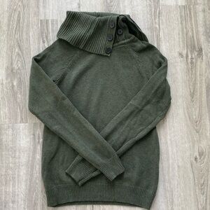Gap turtleneck sweater with button detail size M